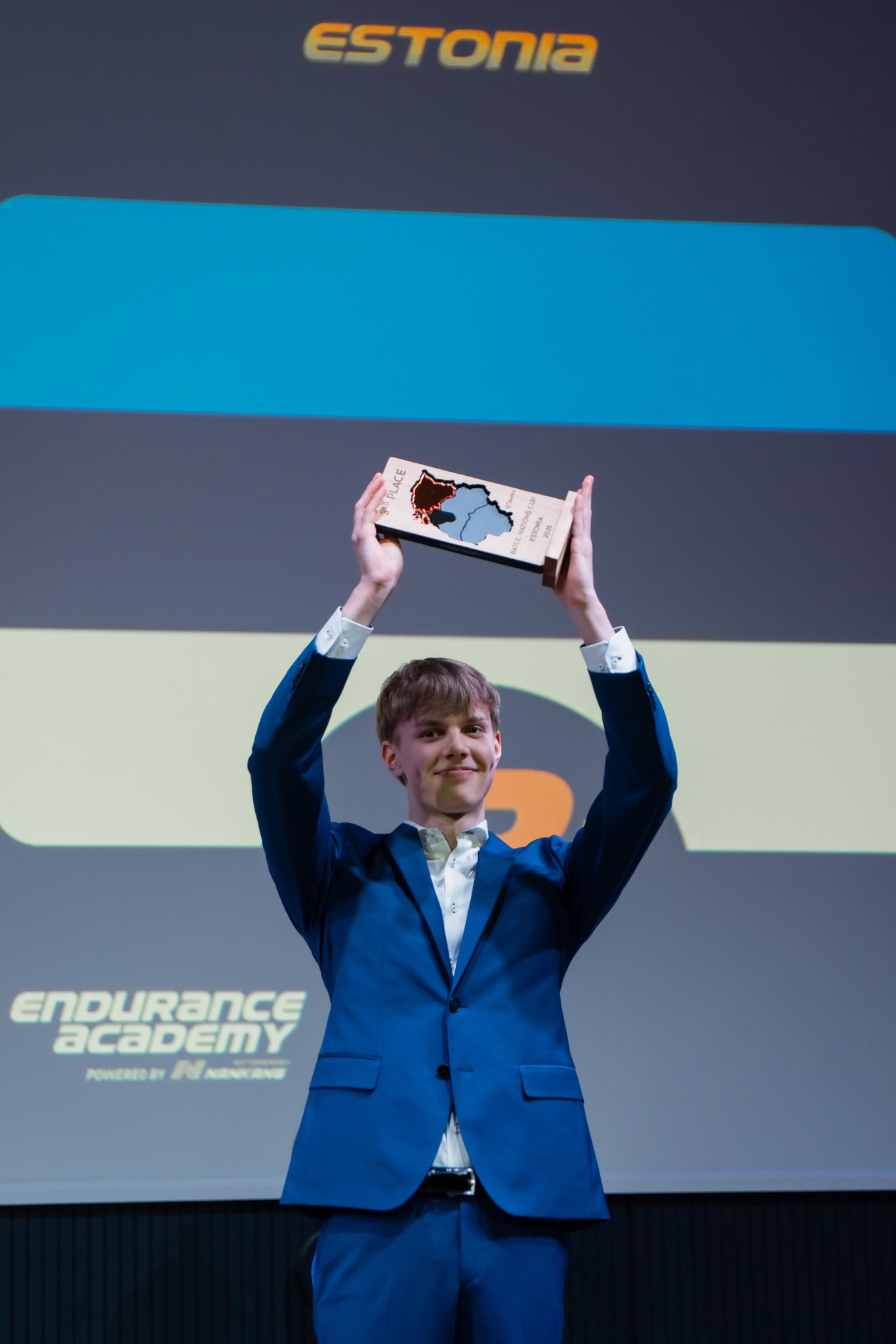 Ragnar Simuland with championship trophy